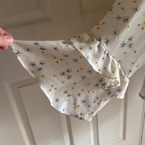 Torrid Floral Sheer Chiffon Bell Sleeve Cross Back Strap Blouse - Picture 5 of 6